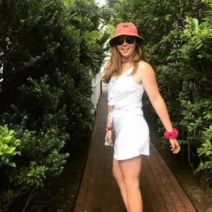 Meet your Posher, Laura